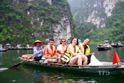 Hanoi: 2-Day Tour to Ninh Binh & Halong Bay With Transfer - Day 1 in Ninh Binh: Bai Dinh pagoda, the electric-car shortcut, and what to look for
