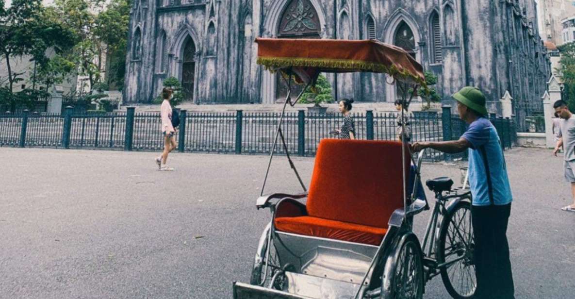 Hanoi: Embark On A Cyclo City View Tour - Dong Xuan Market: your first look at real Hanoi life