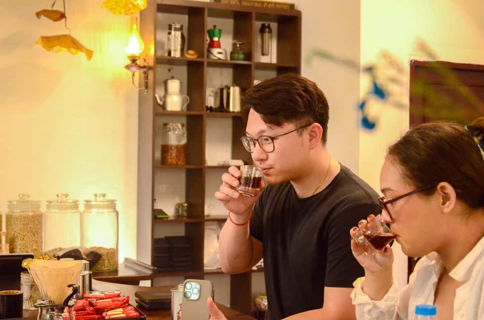 Hanoi: Taste Fresh Lotus Tea Ceremony & Untold Stories - Entering a Hanoi Heritage Villa for Tea Culture