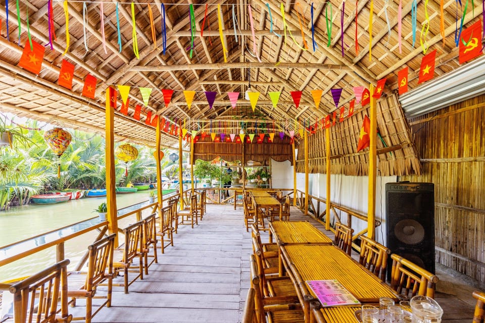 Hoi An: Basket boat tour at the coconut village - Fishing nets and crabs: the fun, hands-on part