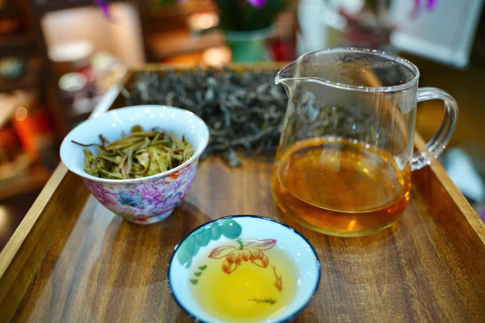 Vietnam Tea Tasting - Giang Egg Coffee & Train Street Visit - Train Street Watching: The Moment You’ll Remember Most
